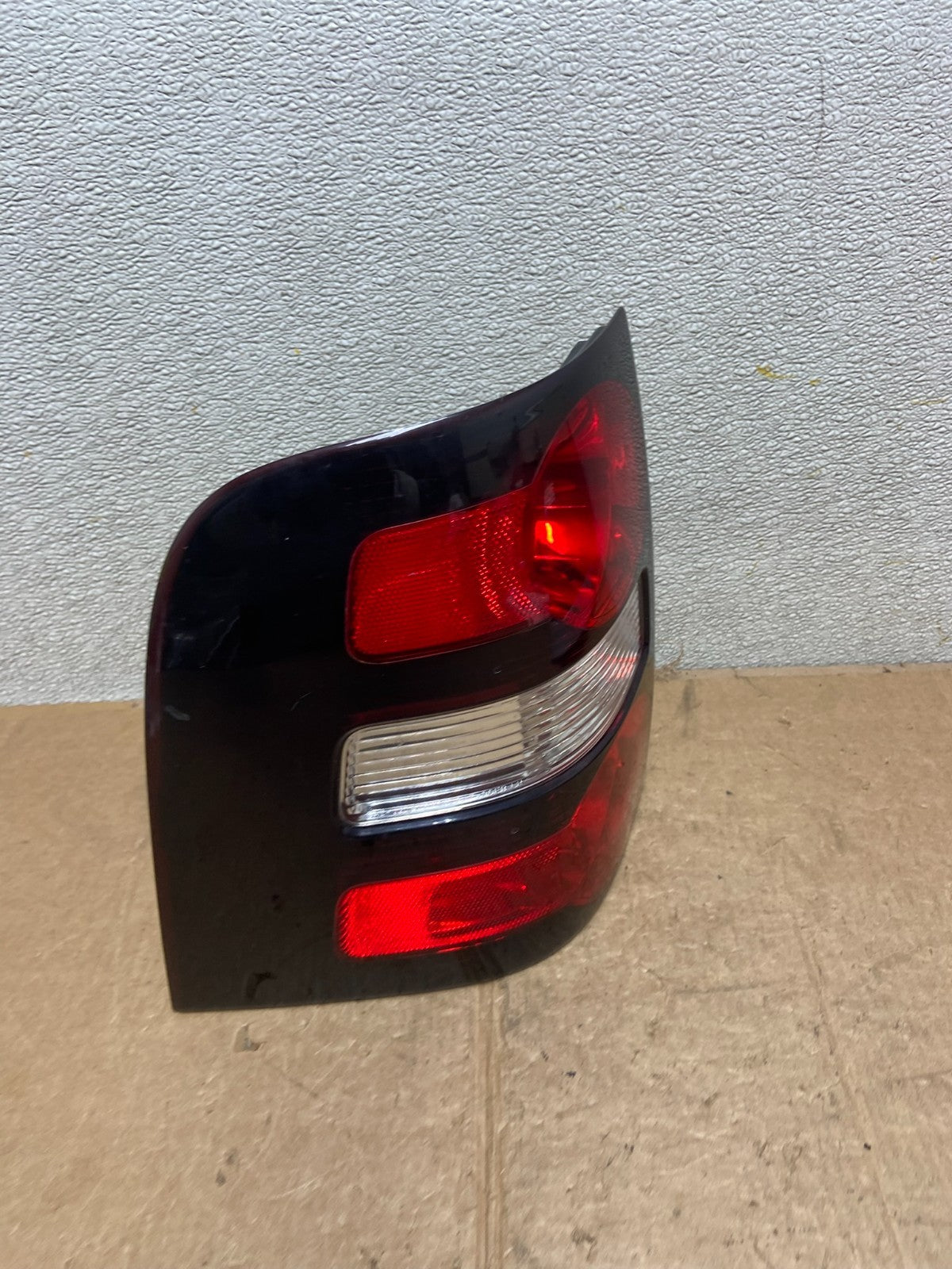 2006 to 2010 Ford Explorer Left Driver Lh Side Tail light OEM AA2569 GD2