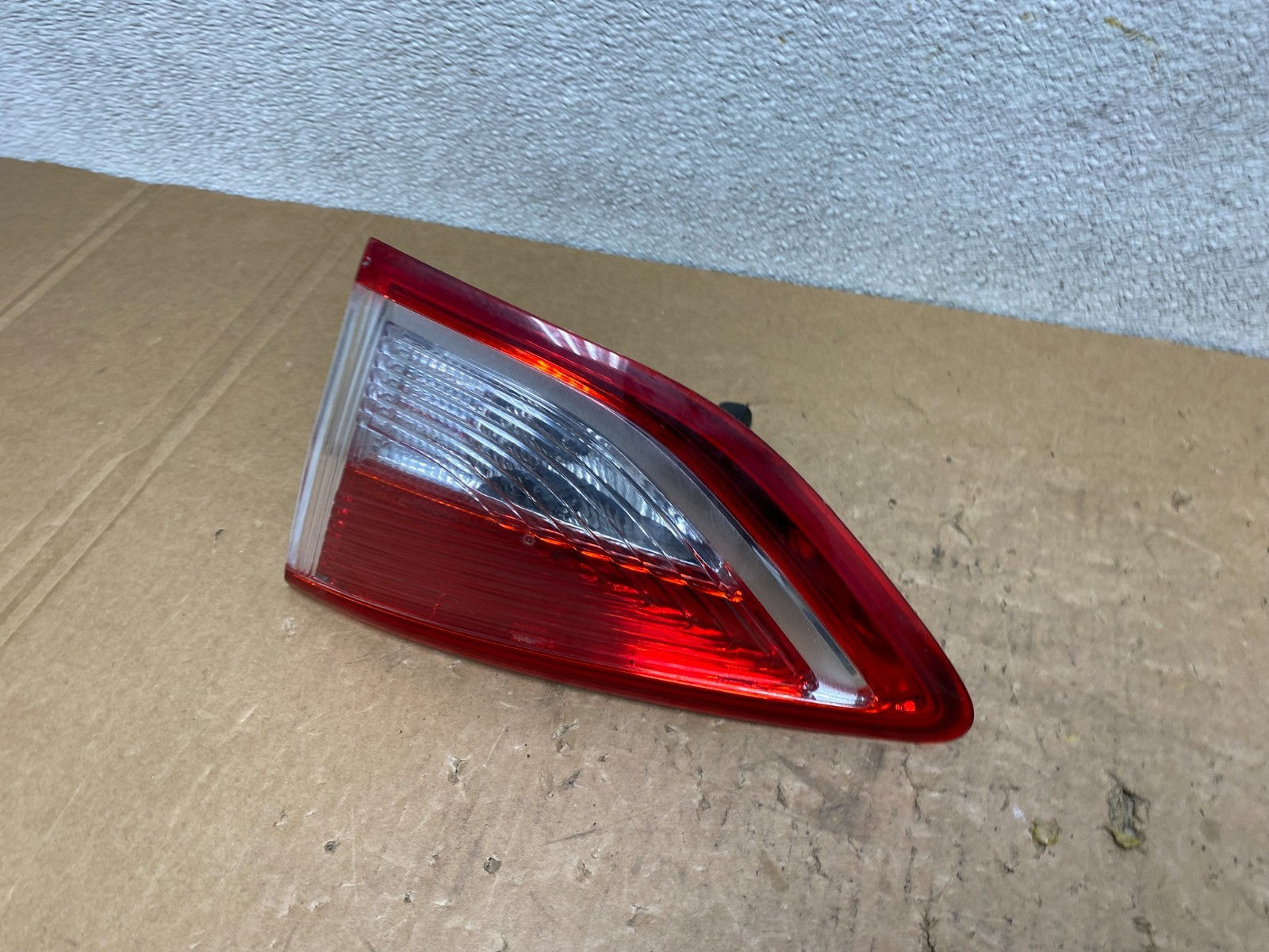 2013 to 2016 Ford Escape Right Passenger RH Side Inner Tail Light OEM V5837 DW1