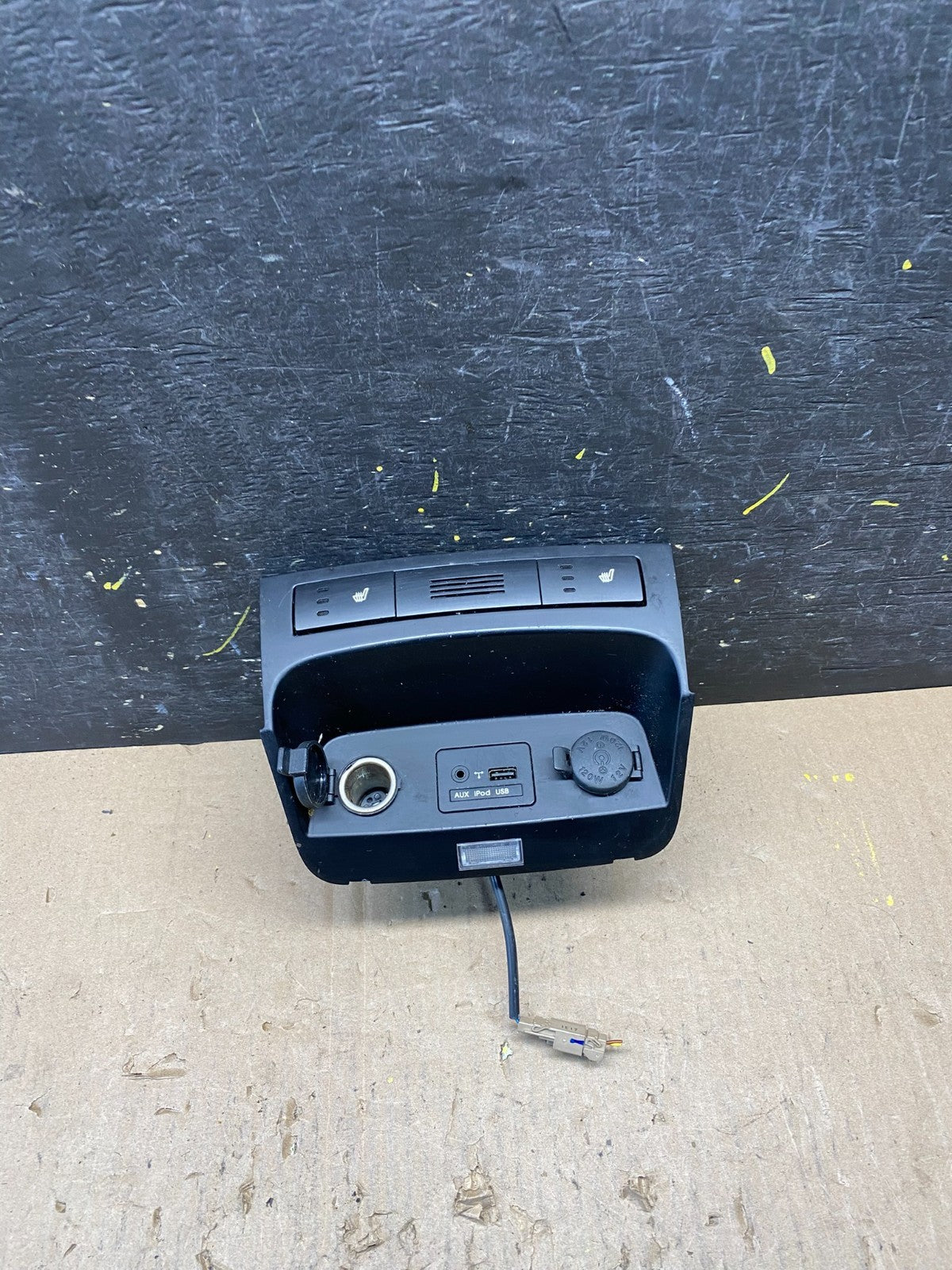 2011-2013 Kia Sorento Center Seat Heater Switches Aux USB Power Outlet T1679 DG0