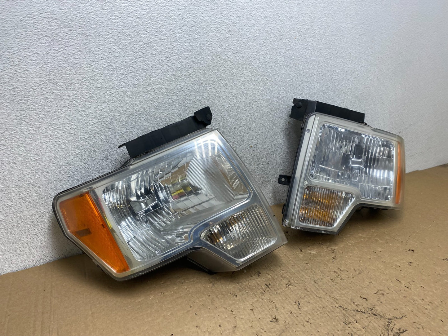 2009 to 2014 Ford F-150 F150 Left+Right Halogen Headlights AF8386 DW2