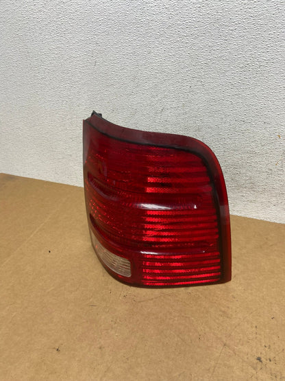 2002 to 2005 Ford Explorer Right Passenger Rh Side Tail light AE2983 LK0