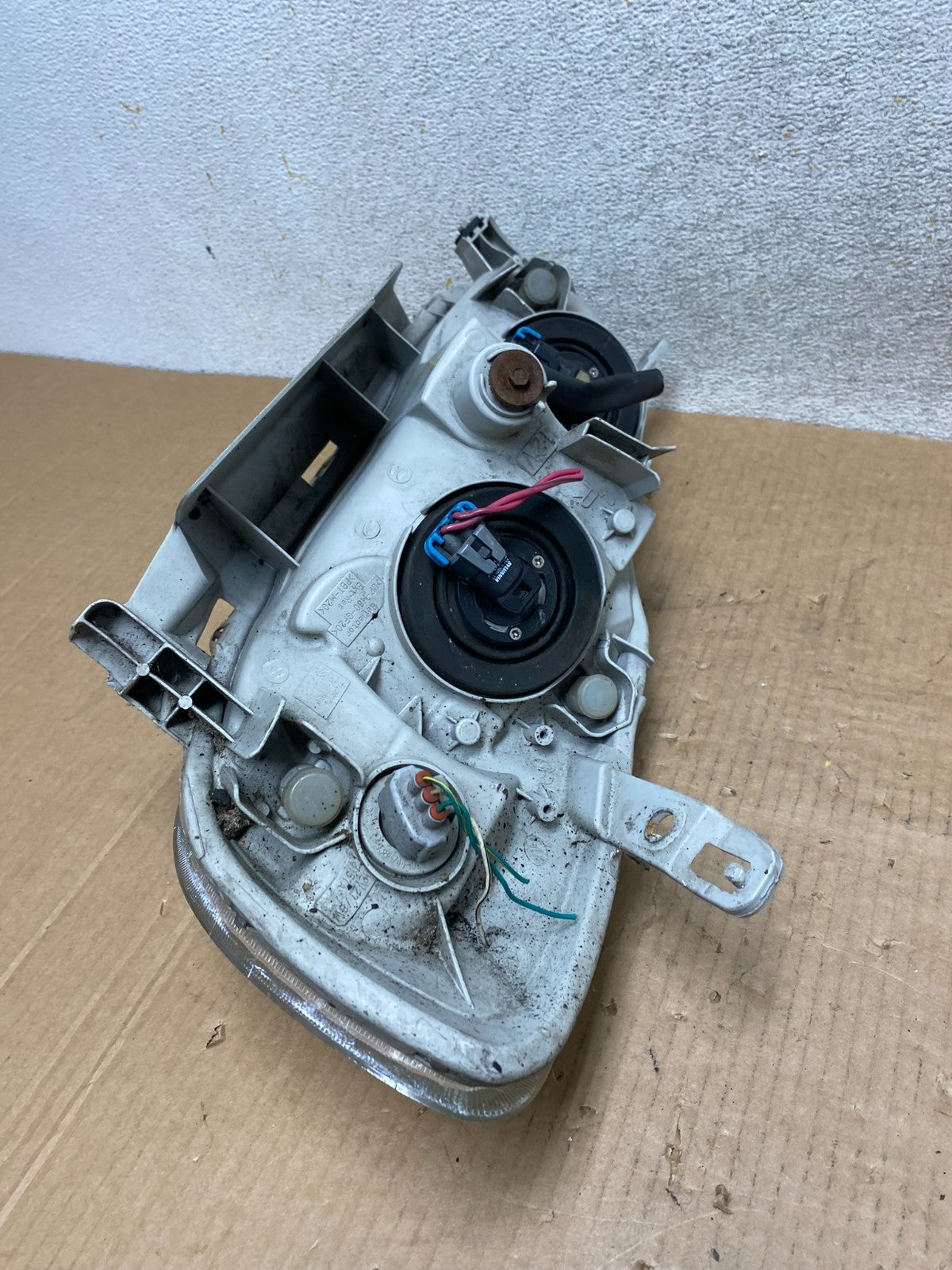 2005 to 2008 Toyota Corolla Right Passenger RH side Headlight AI4468 DW8
