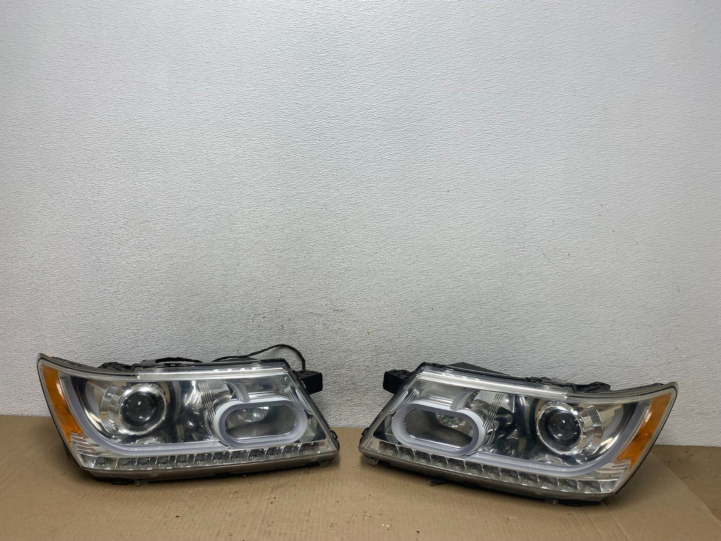 2009 to 2017 Dodge Journey Left+Right Set LED Headlights ae9579 DG0