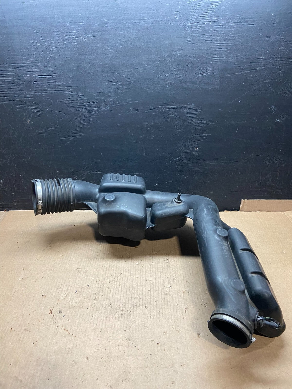 2011 - 2013 Dodge Durango 3.6L Resonator Air Intake Tube E4166 PS5