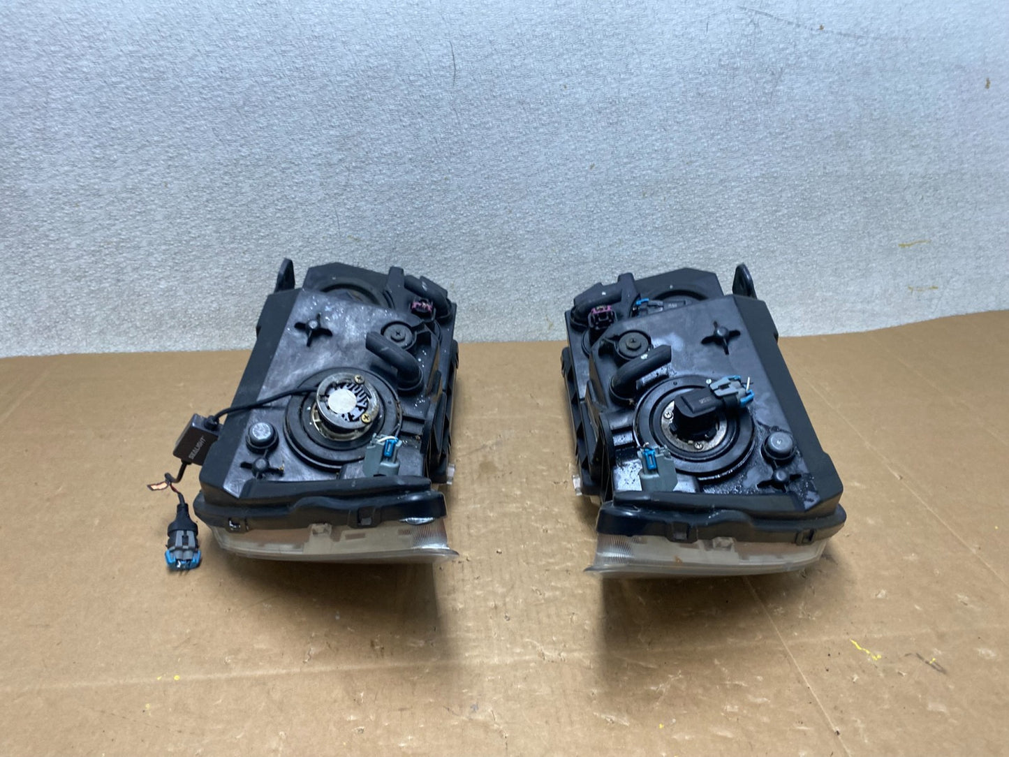 2009 to 2017 Dodge Journey Headlights Left+Right Set Halogen V4954 DW9