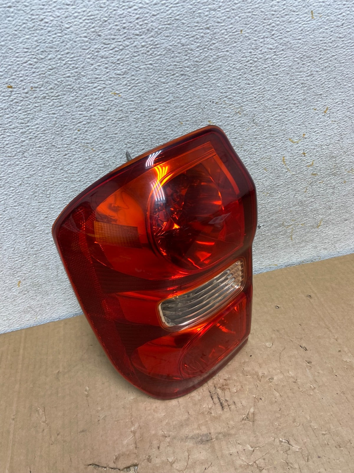 2004 2005 Toyota RAV4 Left Driver LH Side Tail Light AI9030 LK2