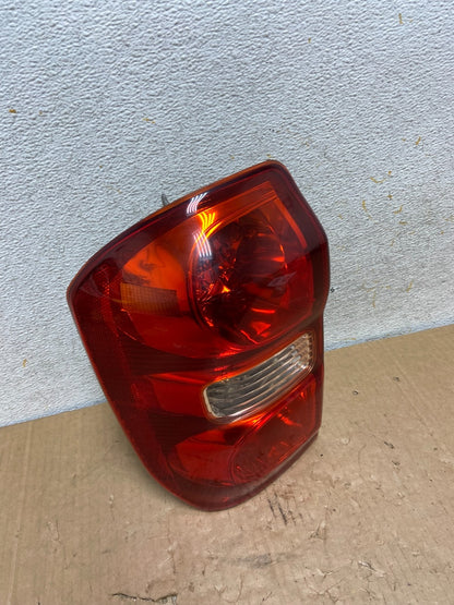 2004 2005 Toyota RAV4 Left Driver LH Side Tail Light AI9030 LK2