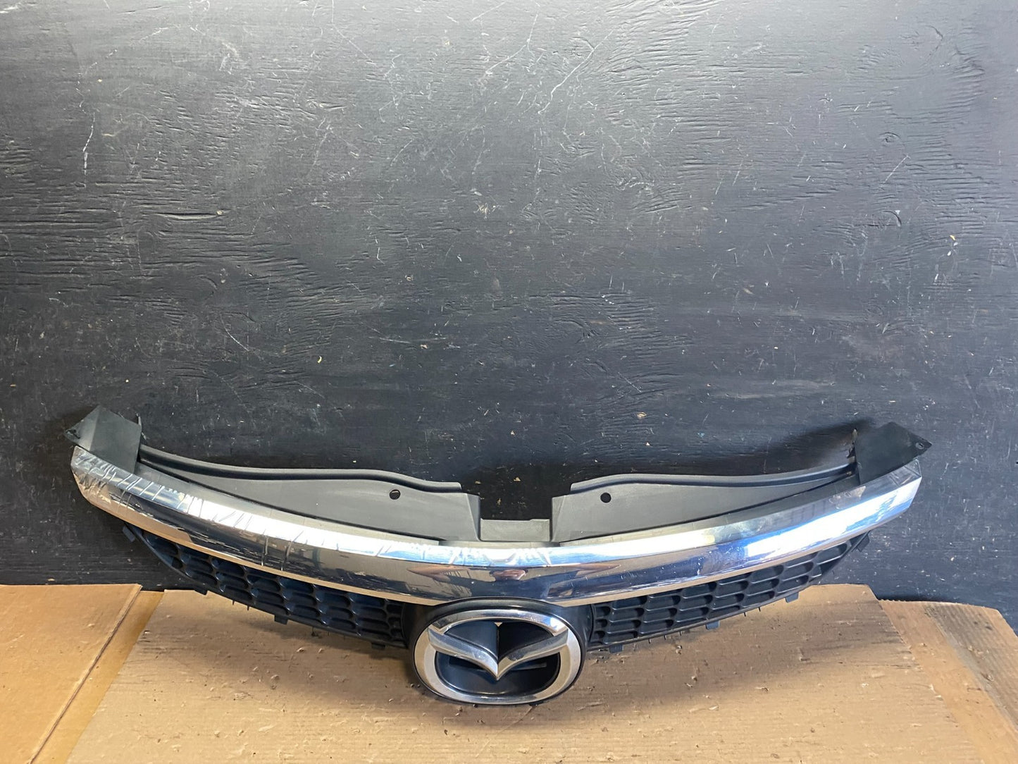 2007 - 2009 Mazda CX9 CX-9 Front Upper Grill Grille Emblem OEM s1539 DG0
