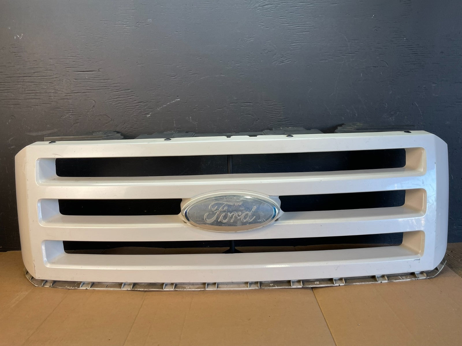 2007 to 2014 Ford Expedition Front Upper Chrome Grill Grille AC2061 DG0