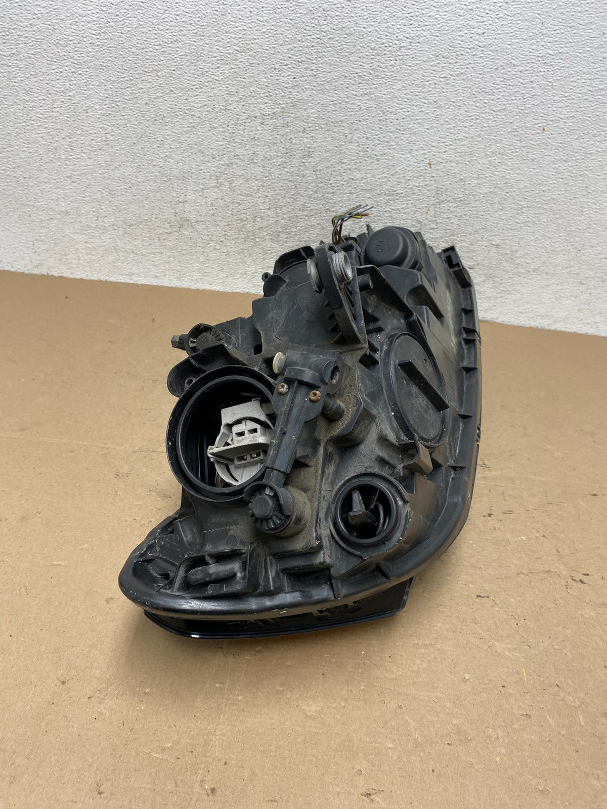 2012-2015 Volkswagen Passat Left Driver LH Side Halogen Headlight AF4746 DW7