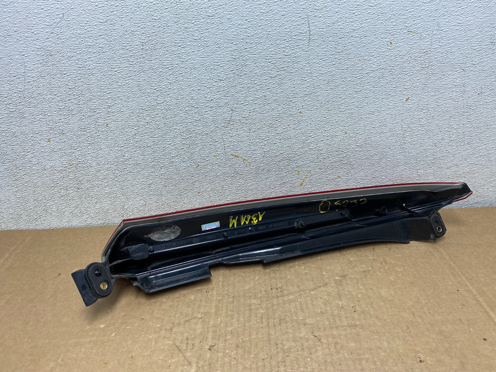 2003 to 2006 Volvo XC90 Right Passenger Side Upper Tail Light OEM O5237 DW5