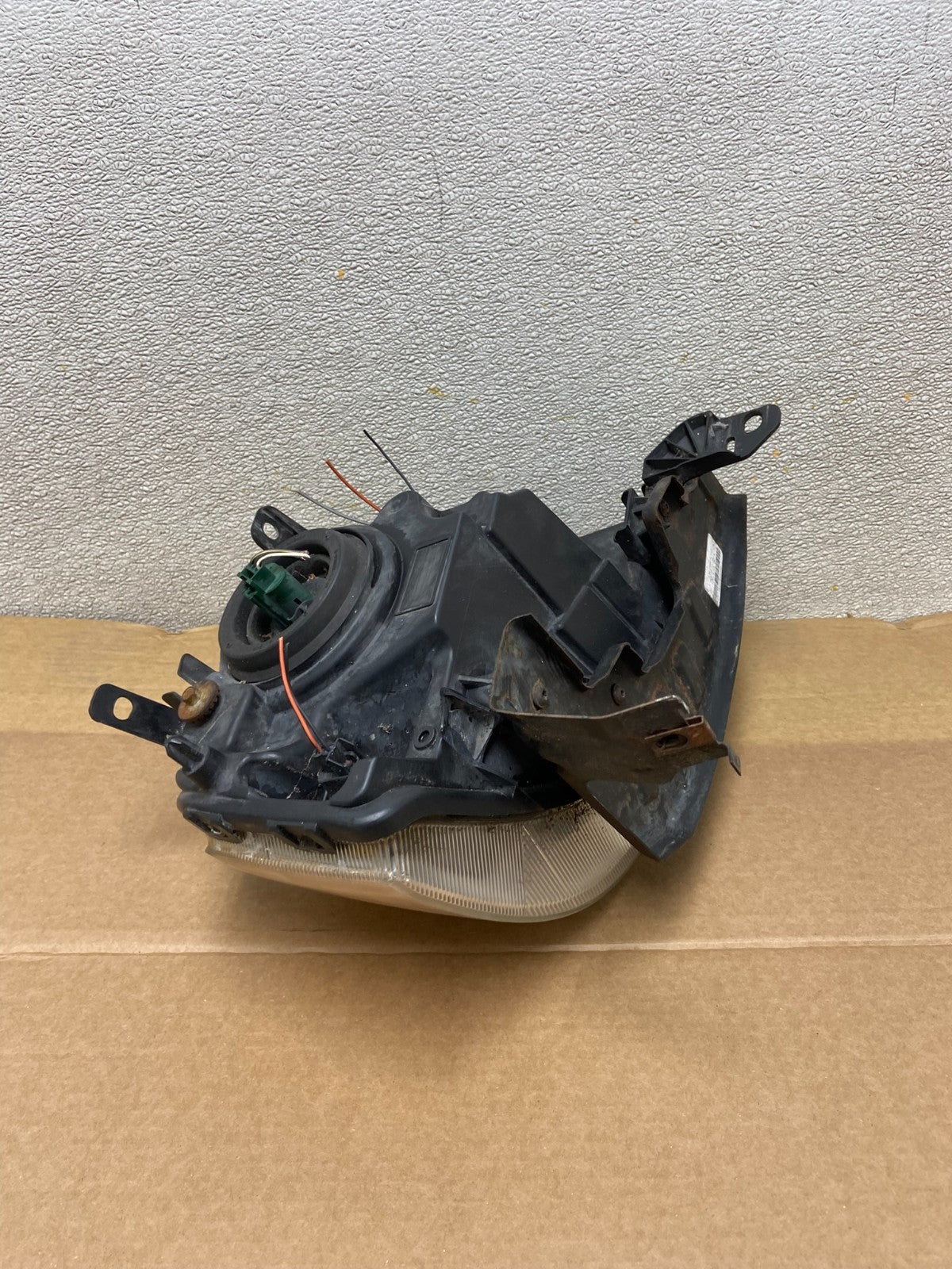 2005 - 2007 Ford Freestyle Left Driver LH Side Halogen Headlight AB2558 DW6