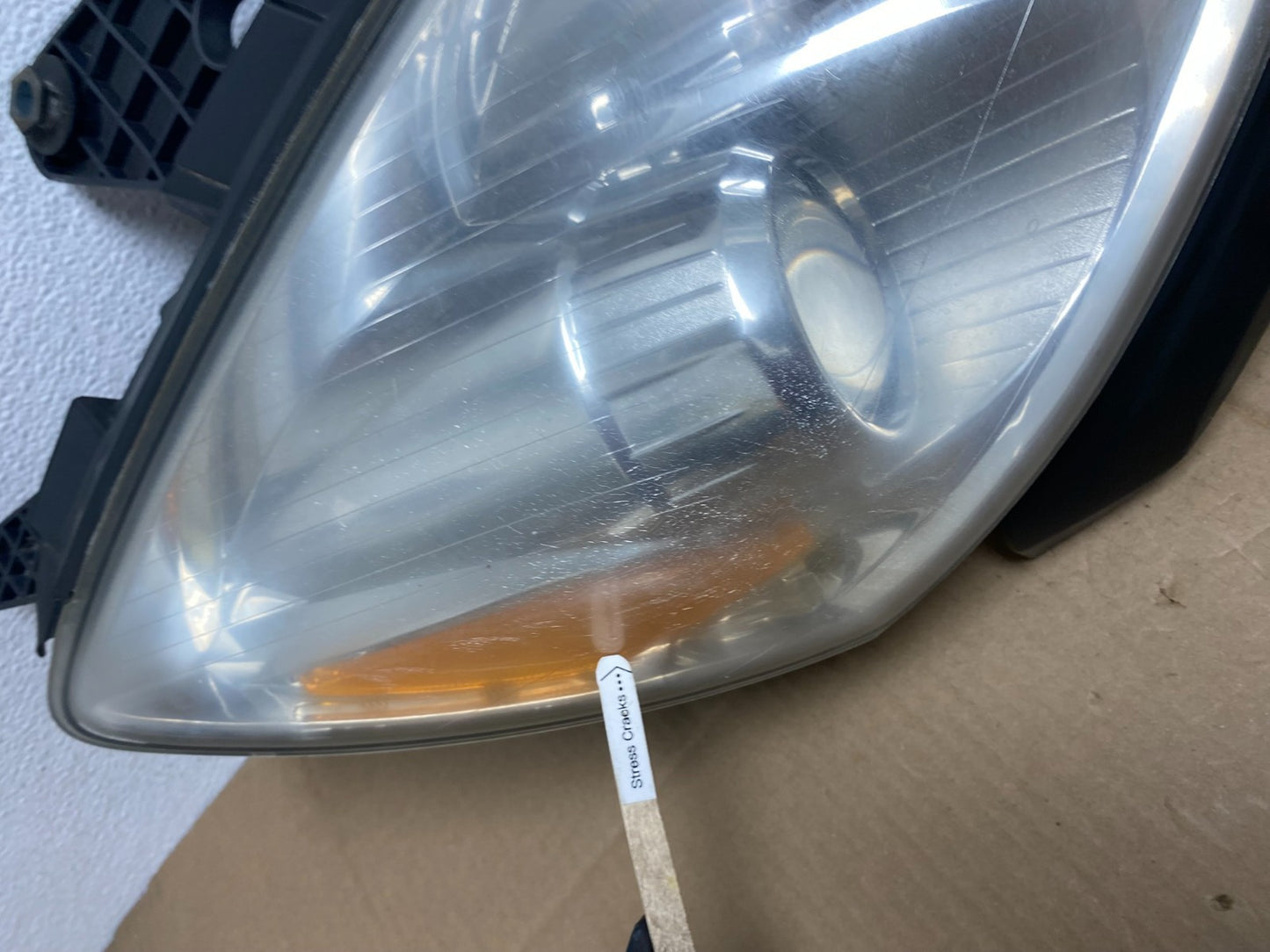 2007 to 2010 Saturn Outlook Right Passenger RH Halogen Headlight OEM AB8113 DW4