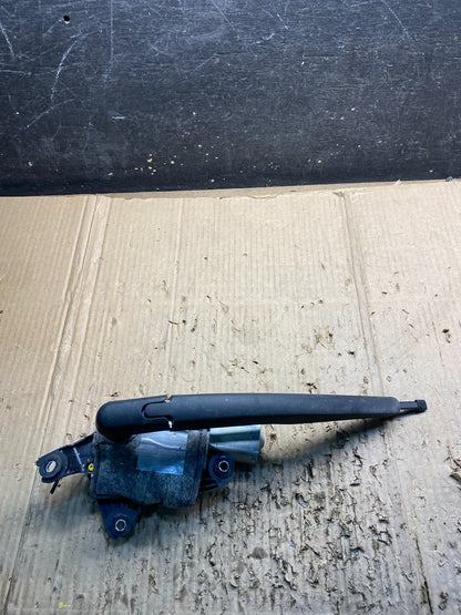2011 to 2019 Ford Explorer Rear Windshield Wiper Motor OEM X4642 DG0