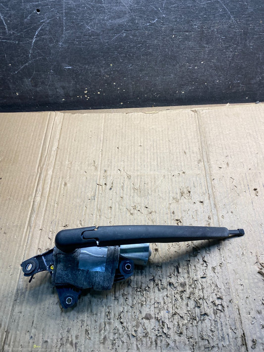 2011 to 2019 Ford Explorer Rear Windshield Wiper Motor OEM X4642 DG0