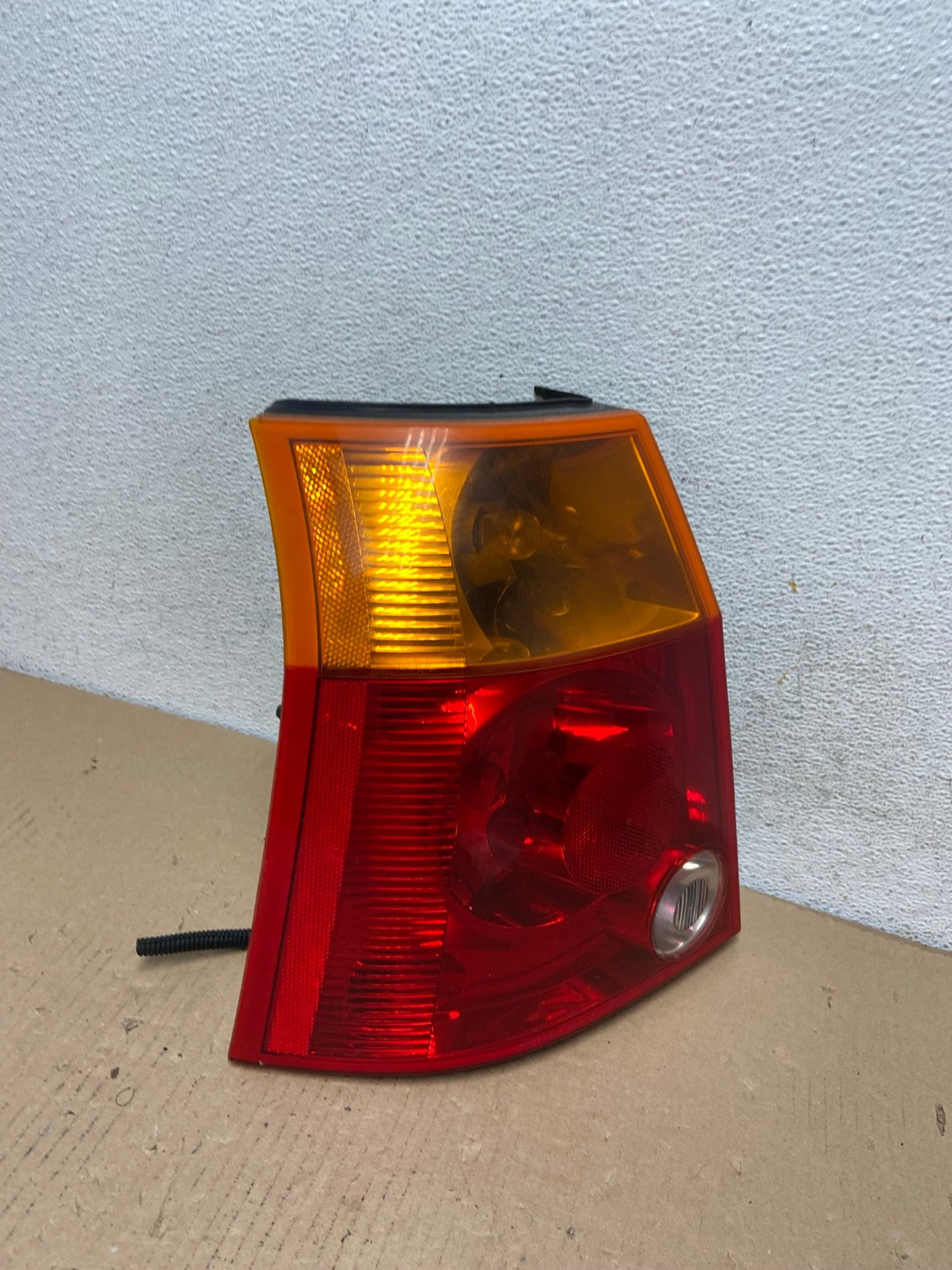 2004 2005 2006 Chrysler Pacifica Left Driver LH Tail Light AF3124 LK2