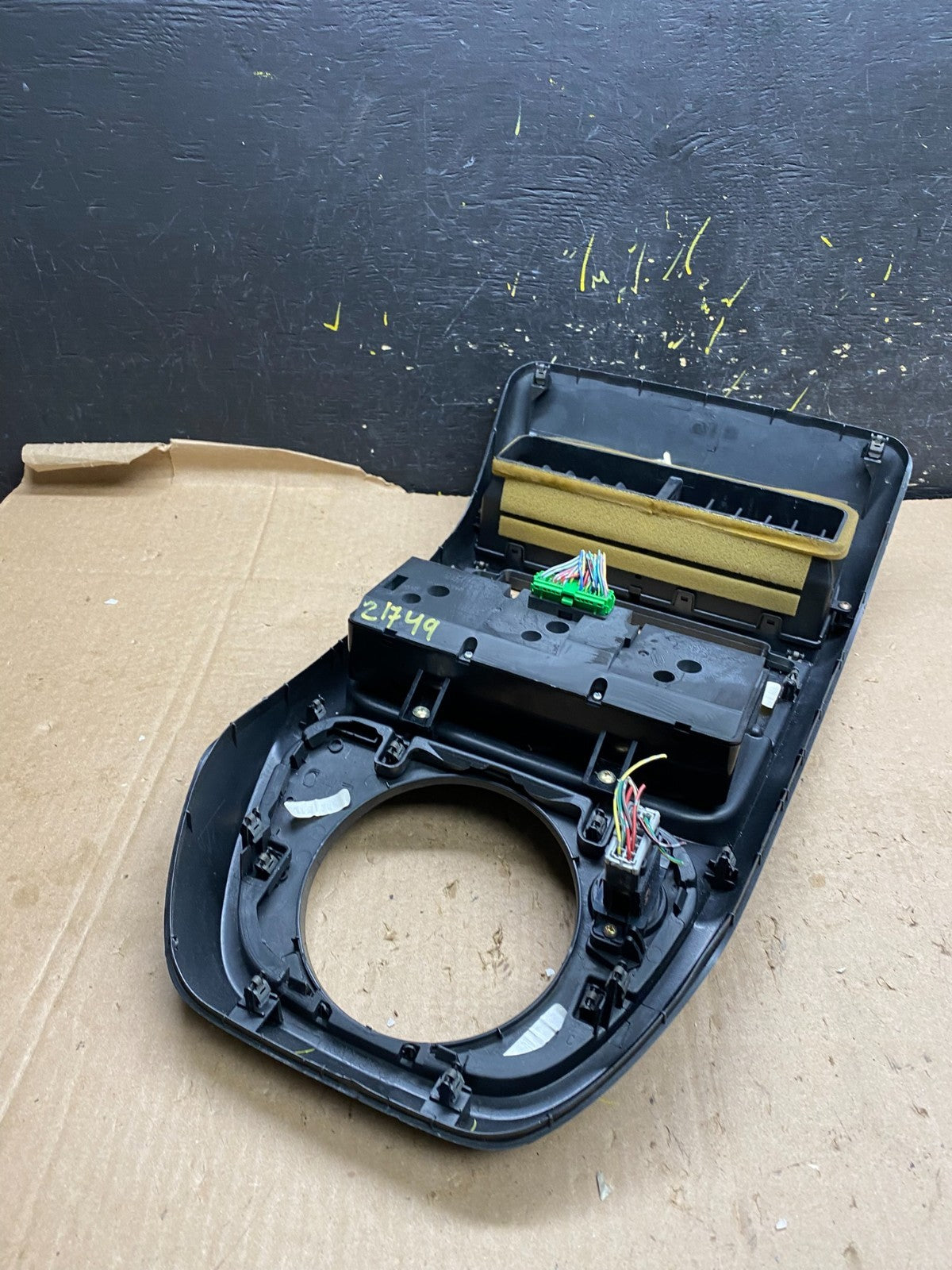 2003 to 2008  Honda Element Radio Climate Control Shifter Bezel OEM Z1749 DG5
