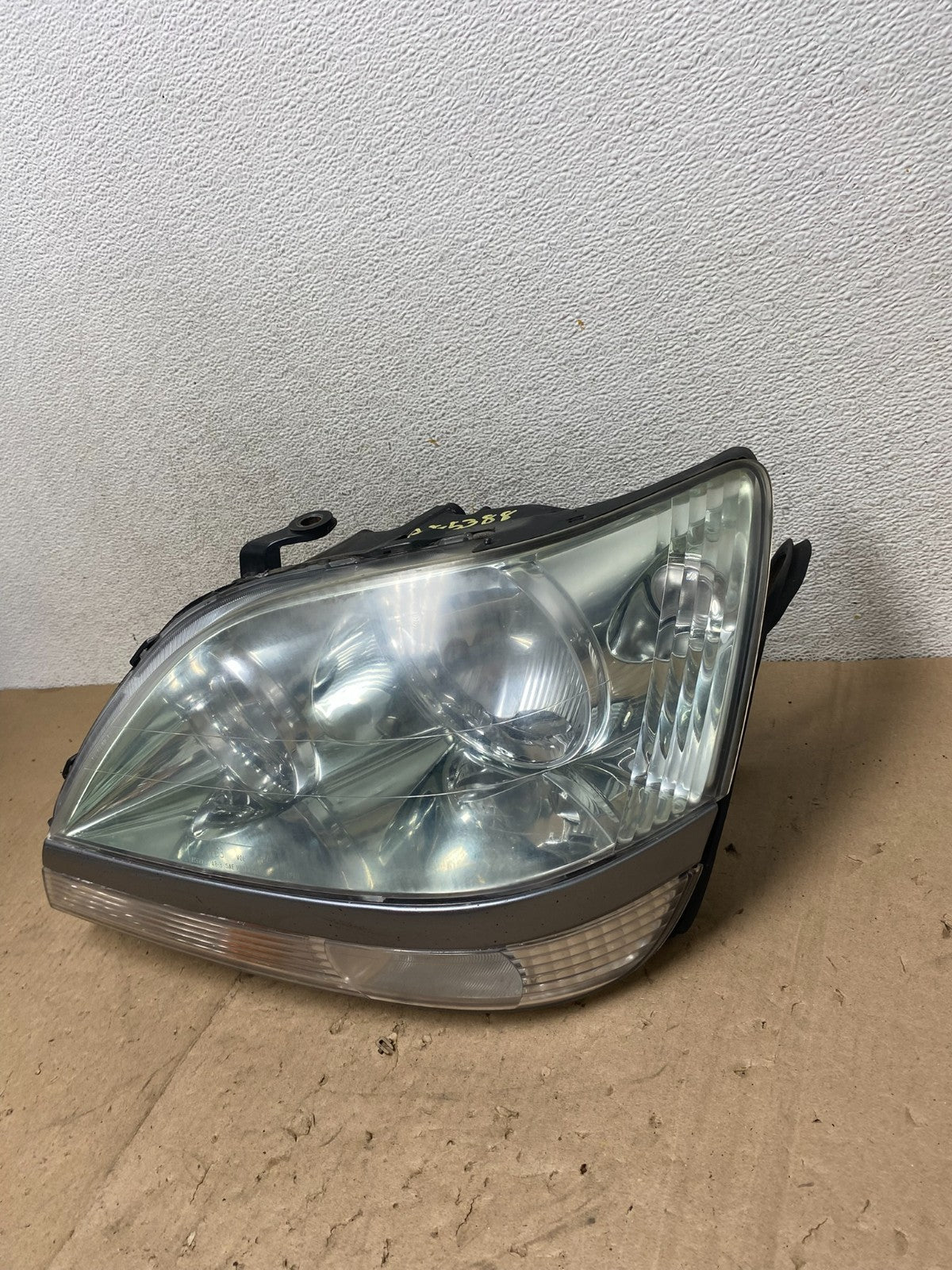 2001 2002 2003 Lexus RX300 Left Driver Headlight Halogen AG5388 DW2