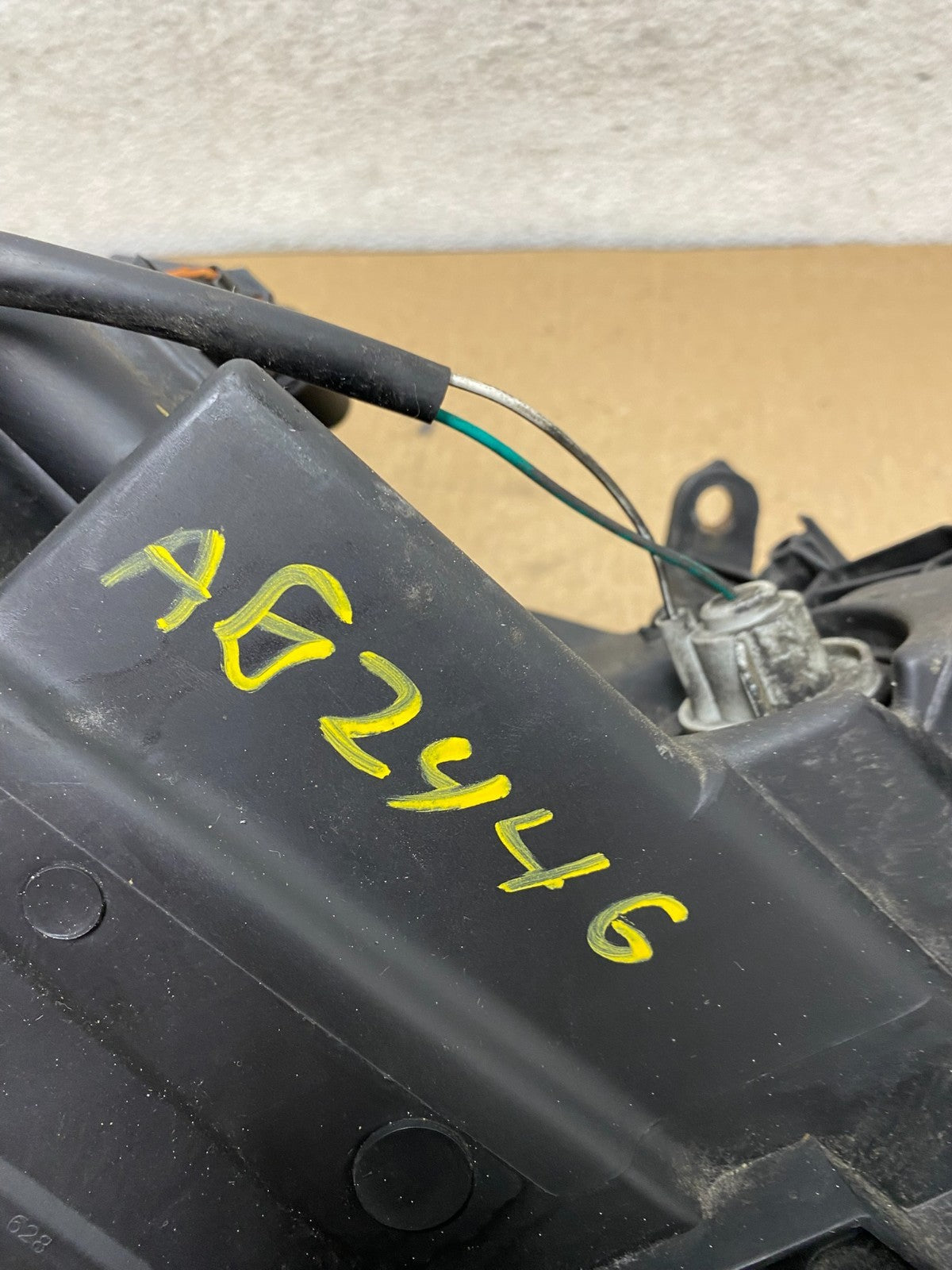 2008 to 2012 Nissan Versa Headlight Halogen Left Driver Lh Side AG2446 DW10