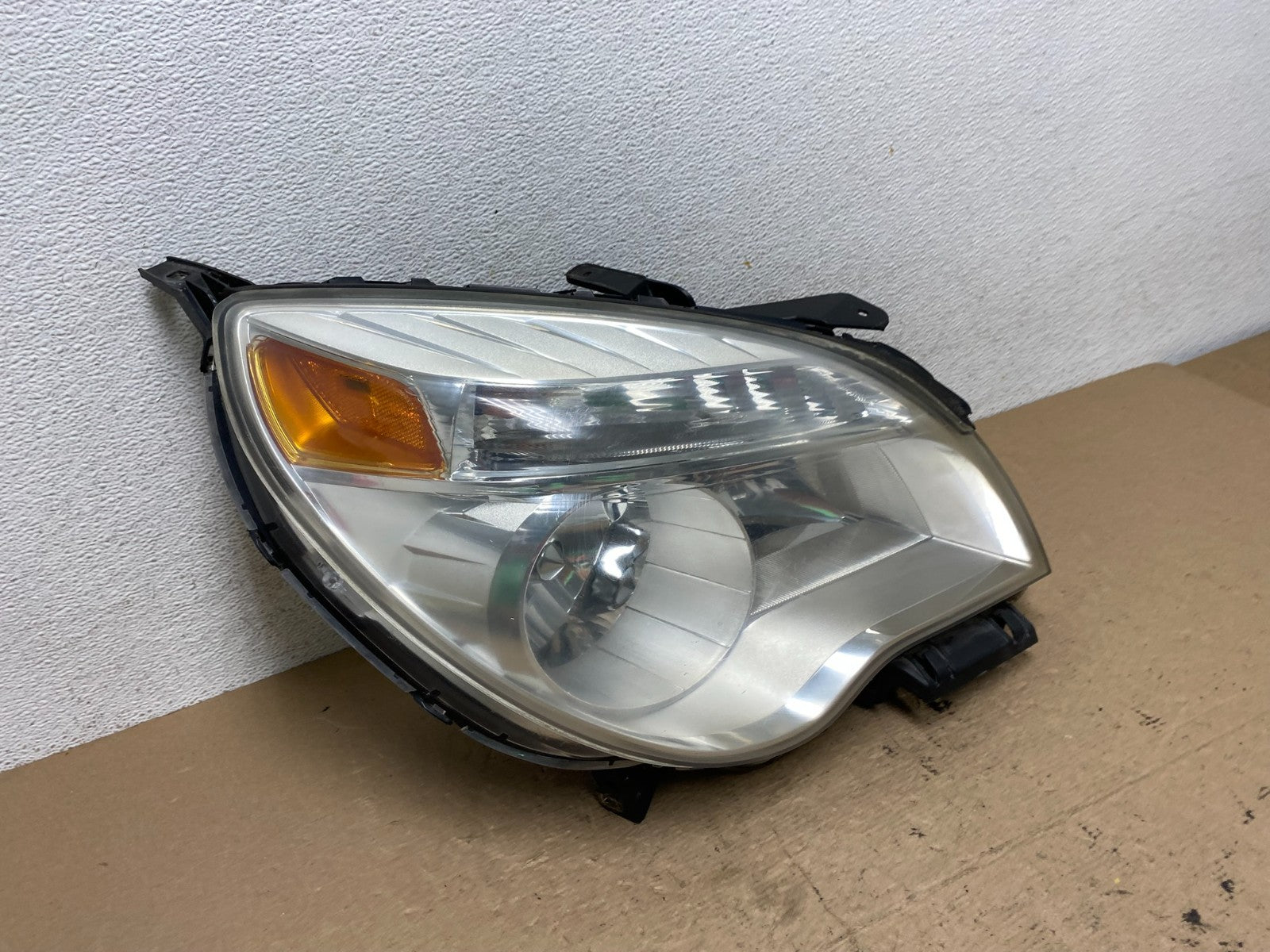 2010 - 2015 Chevrolet Equinox Halogen Headlight Right Passenger Side AF5012 DW2