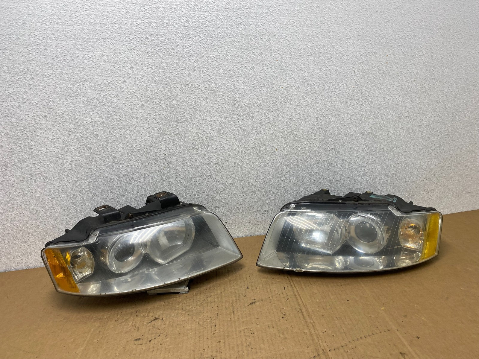 2002-2005 Audi A4 Sedan Left+Right Side Halogen Headlights AC7710 DW0