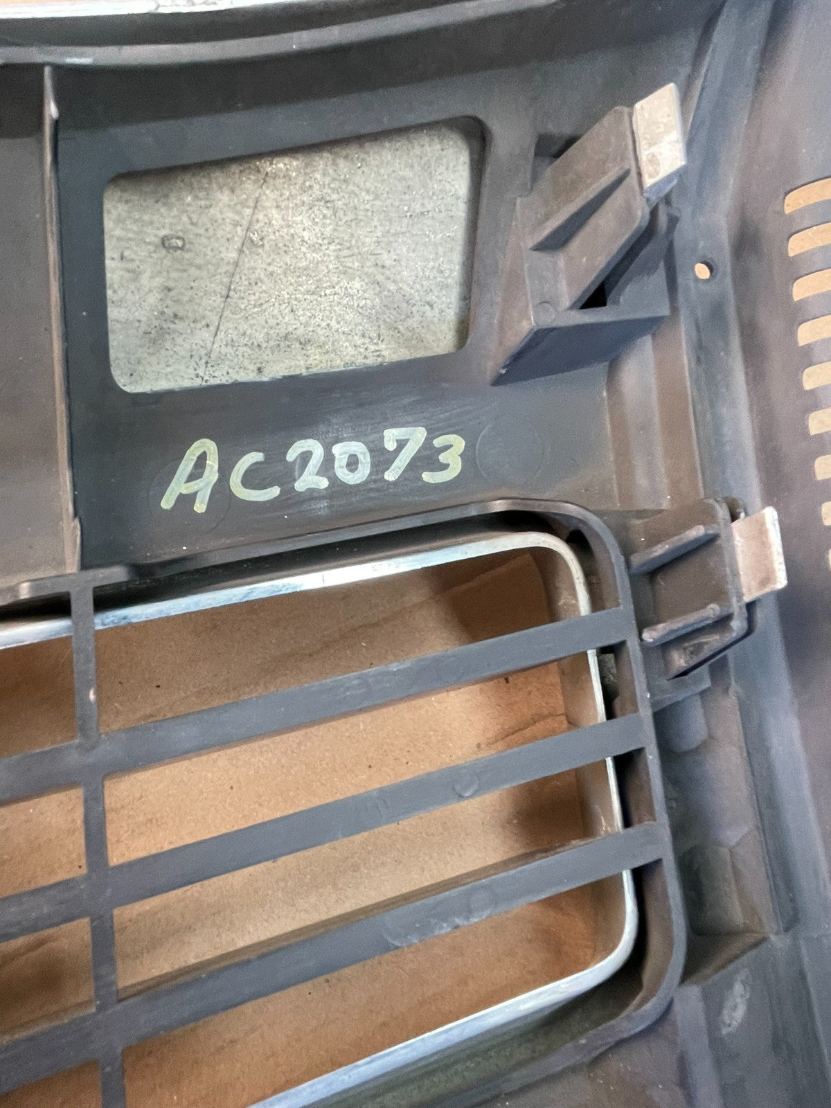 2011 to 2013 Jeep Grand Cherokee Front Upper Grill Grille OEM AC2073 DG8