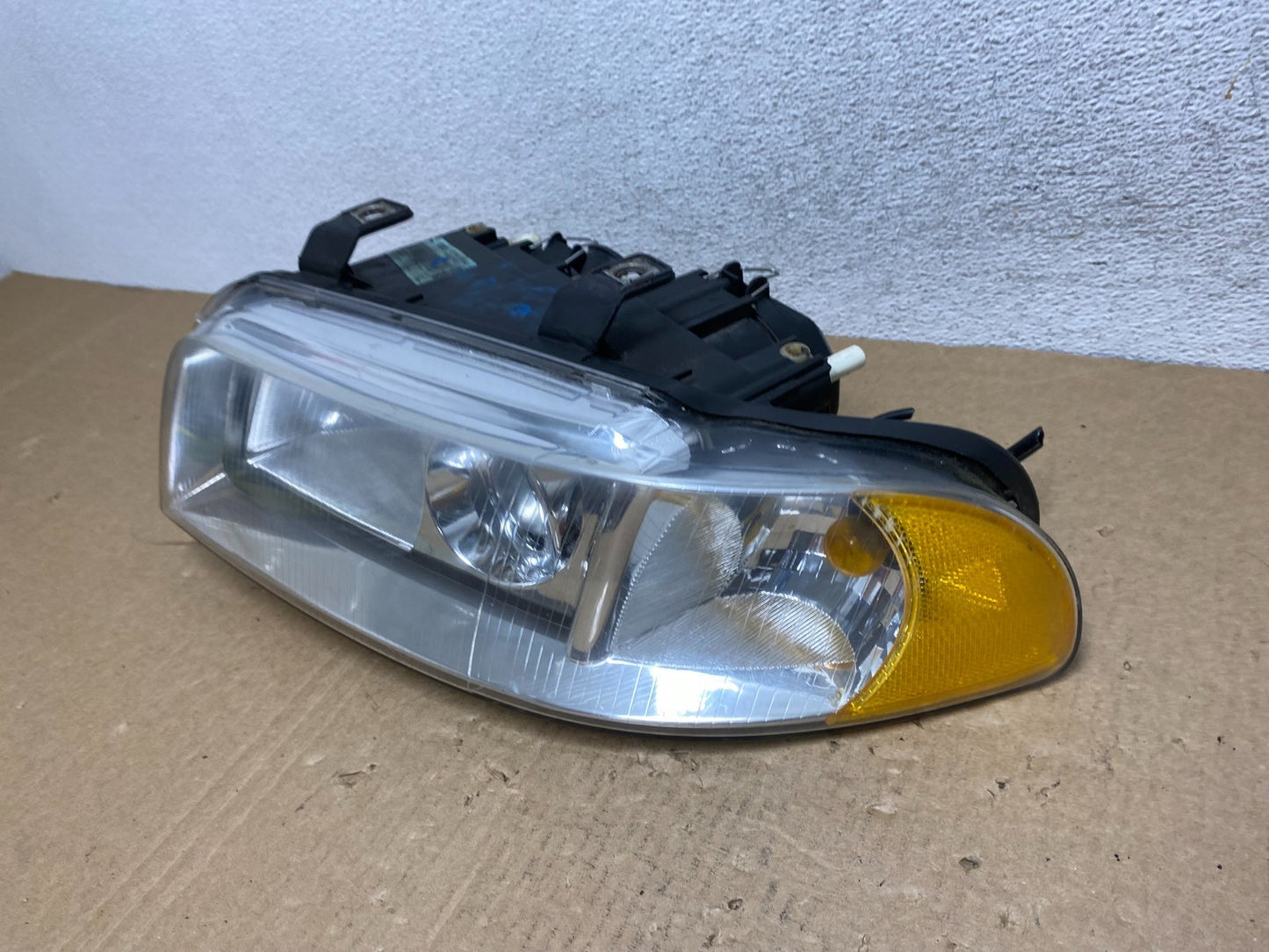 1999 to 2002 Audi A4 Left Driver LH Side Headlight AG0490 DW1