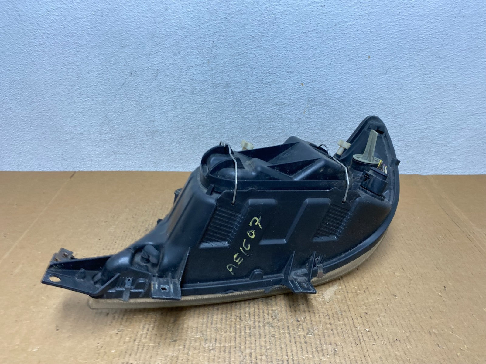 2005 to 2006 Mercedes Sprinter Right Passenger Headlight Halogen AE1607 DG6