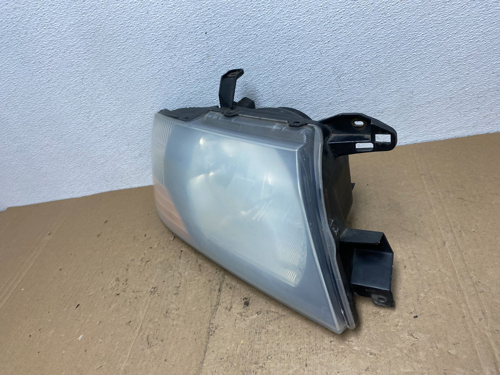 2000 to 2004 Mitsubishi Montero Pajero Right Passenger RH Headlight AC7249 DW1