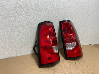 2003-2006 Chevrolet Silverado Left + Right Side Tail lights AE8846 LK2