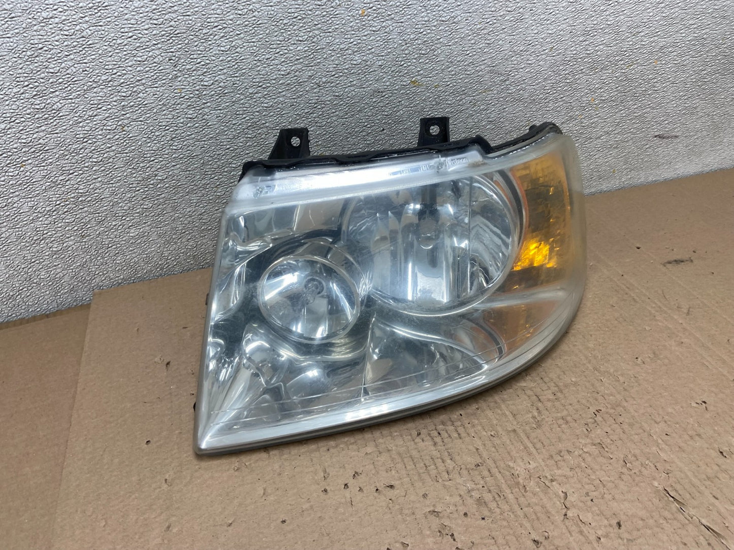 2003 - 2006 Ford Expedition Left Driver LH Side Headlight Halogen Oem AB2513 DW2
