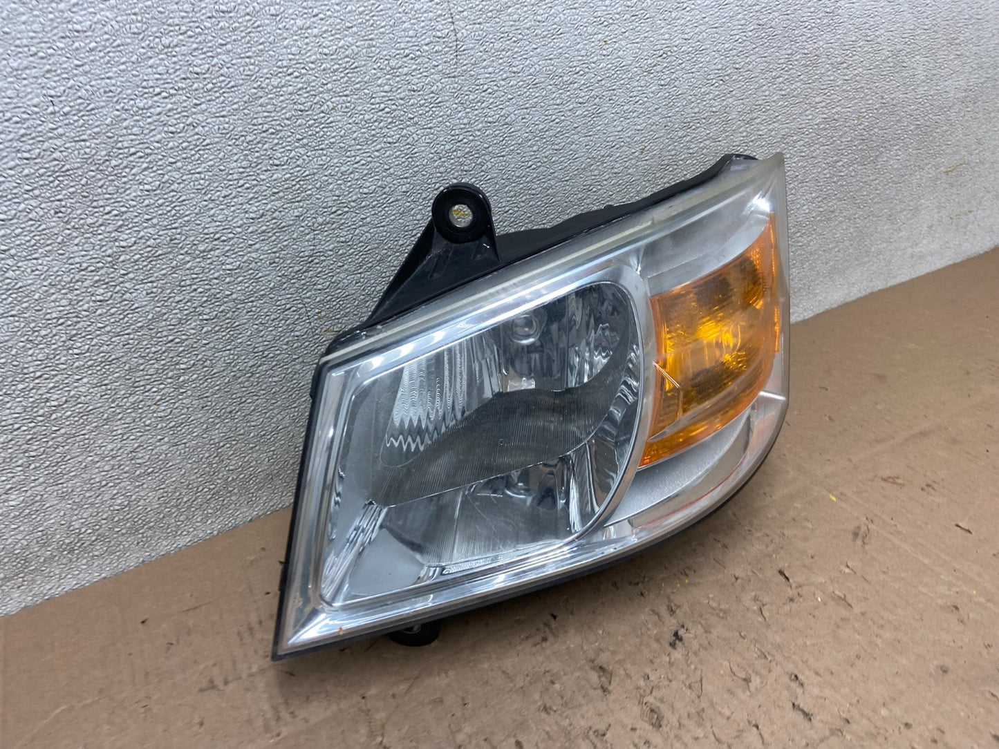 2008 to 2010 Dodge Caravan Left Driver Lh Halogen Headlight Y0322 DW2