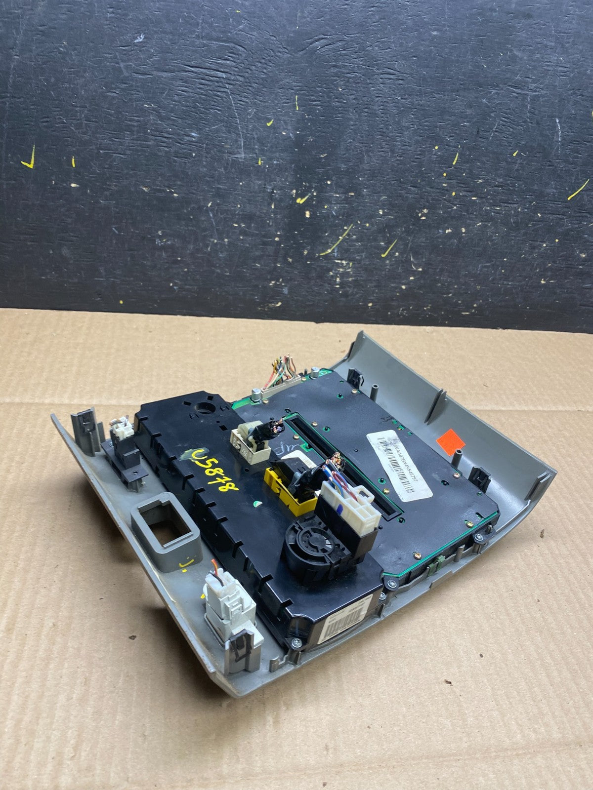 2004 to 2005 Nissan Armada Bose Radio CD Player A/C Climate Control U5878 DG6
