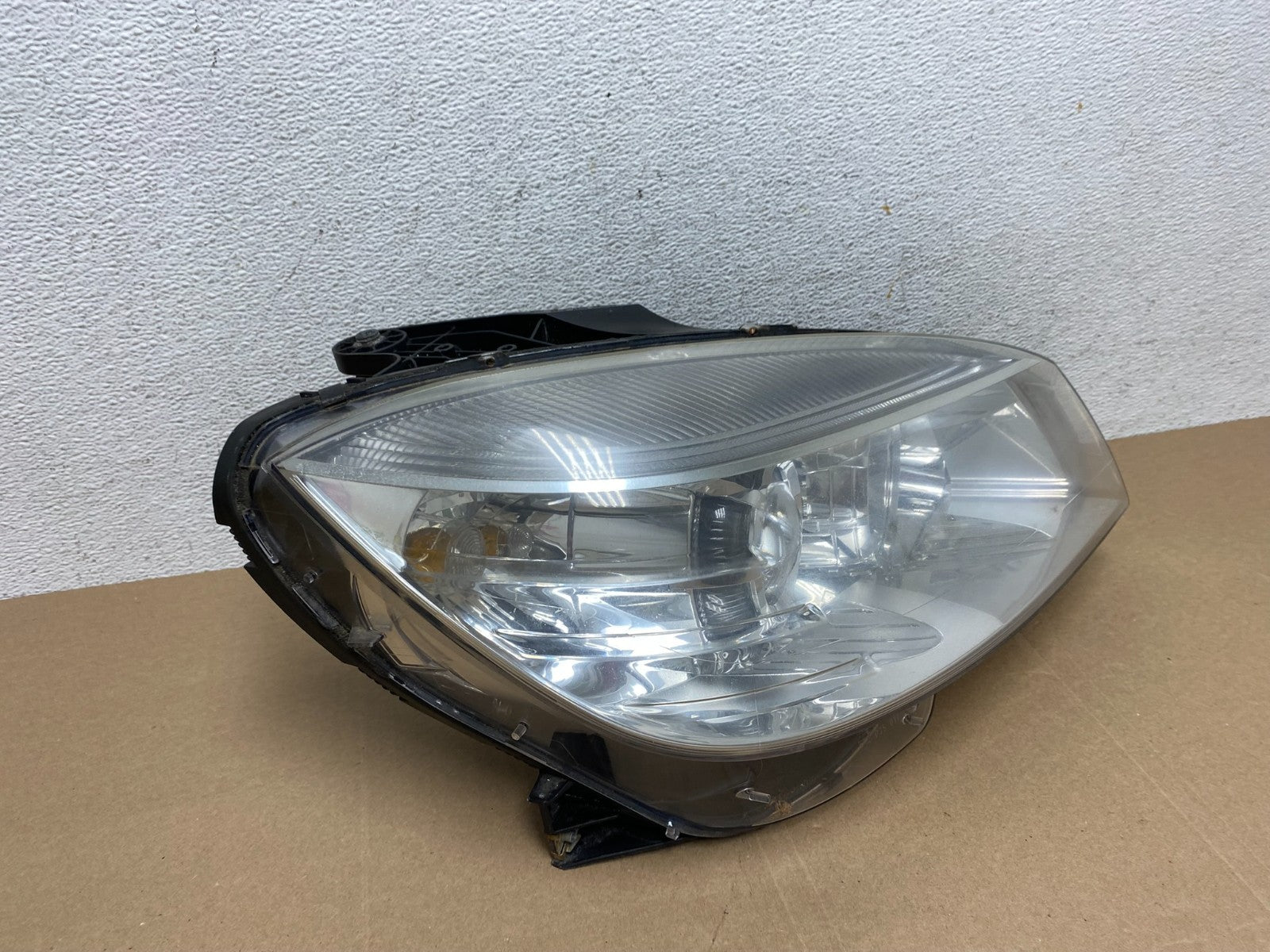 2008 to 2011 Mercedes Benz C-CLASS Right Passenger Side Headlight AE4845 DW2
