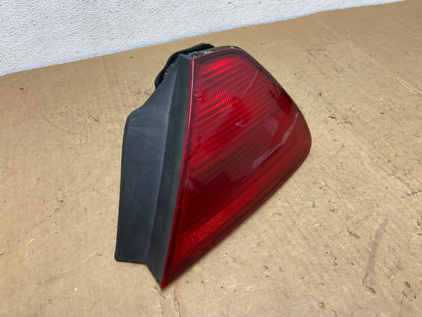 1998 - 2002 Honda Accord Coupe 2-door Right Passenger Tail Light AD0582 LK2