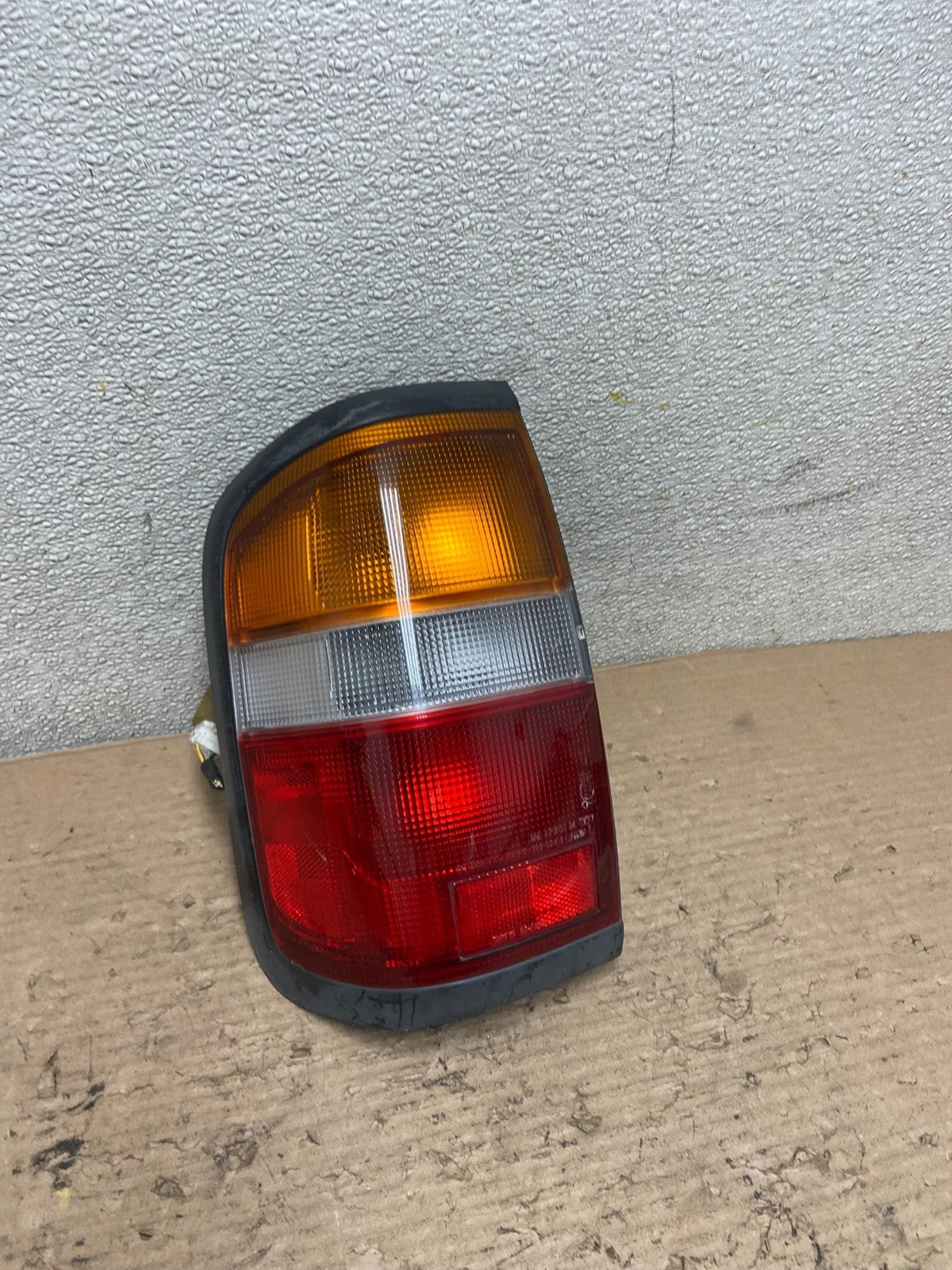1996 - 1998 Nissan Pathfinder Left Driver LH Side Tail light Oem AA9764 LK2