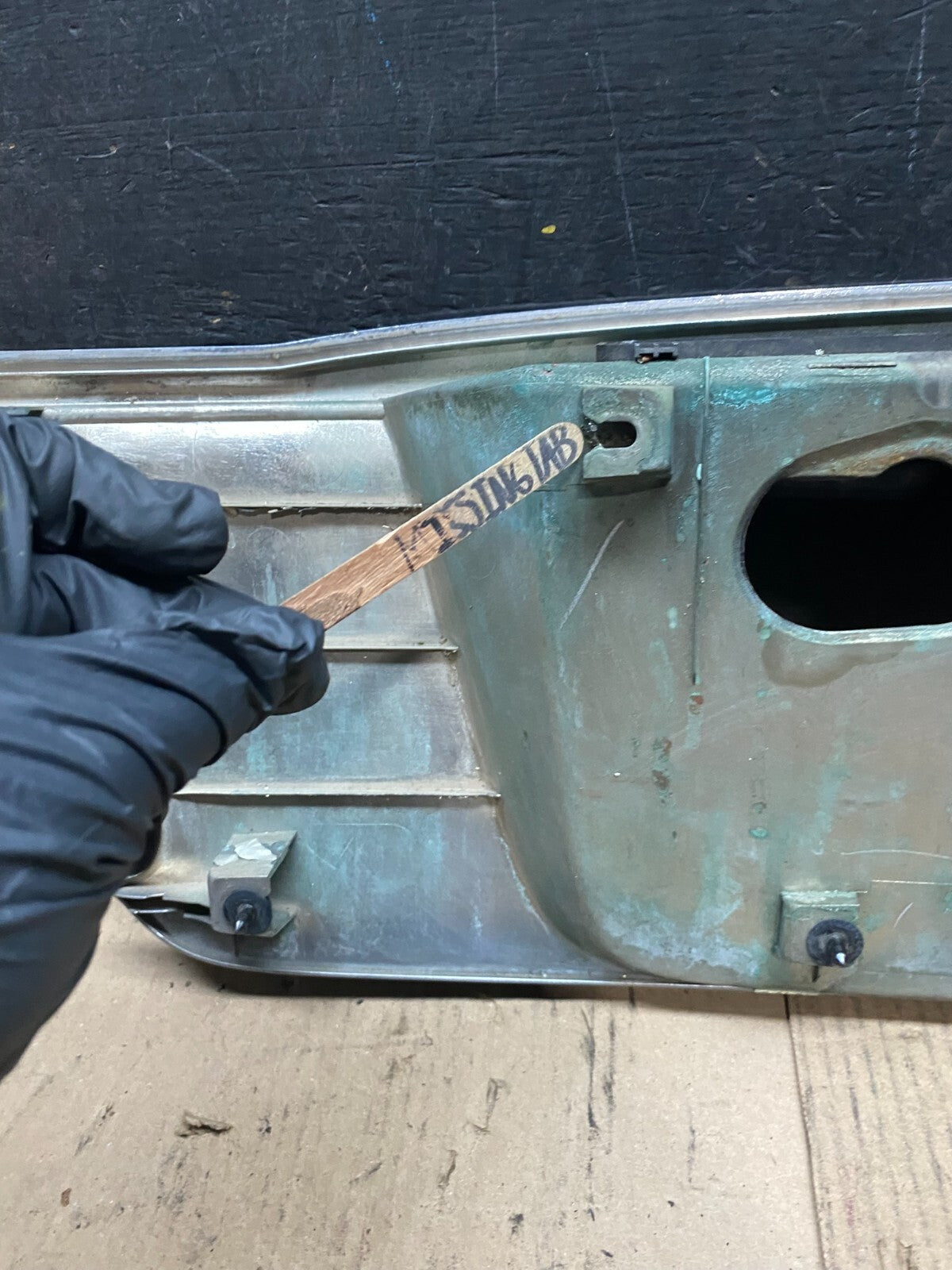 2000 2001 Infiniti I30 Rear Trunk Deck Finish Panel License Plate Trim N3298 DG11