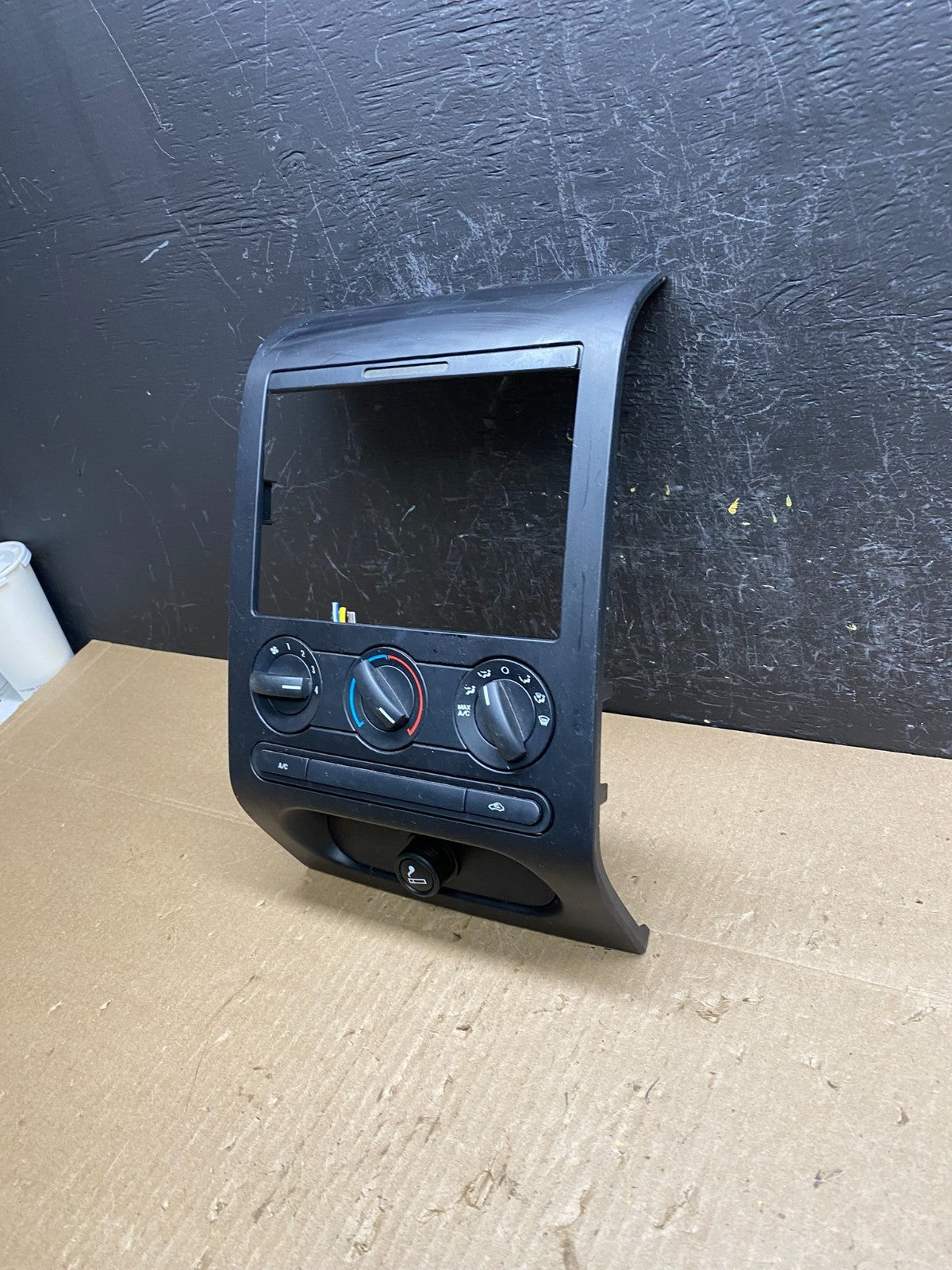 2004 to 2008 Ford F150 Radio Climate Dash Bezel Surround Black ac6695 DG1