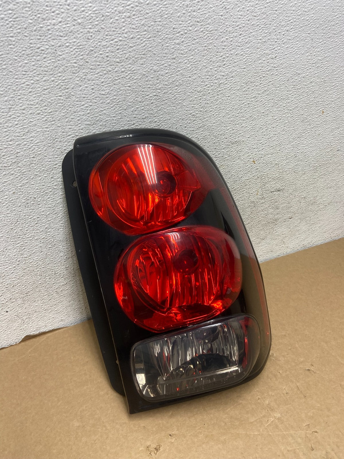 2002 to 2009 Chevrolet Trailblazer Right Passenger Rh Tail Light AF7298 DW2
