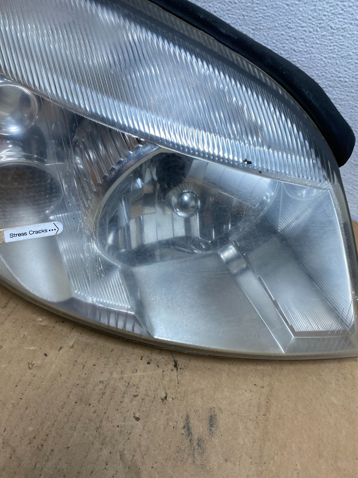 2004 - 2007 Ford Freestar Right Passenger RH Side Headlight Halogen AC8472 DW4