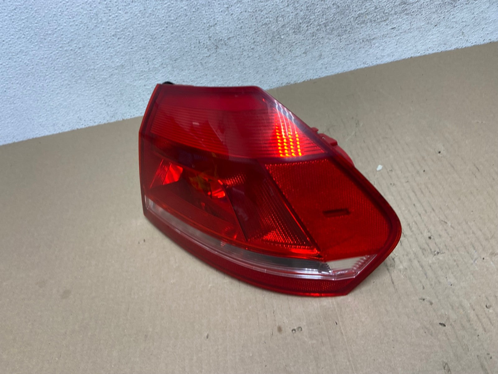 2012 to 2015 Volkswagen Passat Right Passenger Rh Side Tail light AF5798 LK1