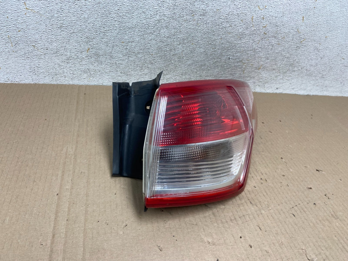 2013 to 2016 Ford Escape Right Passenger RH Side Tail Light AI9505 LK2