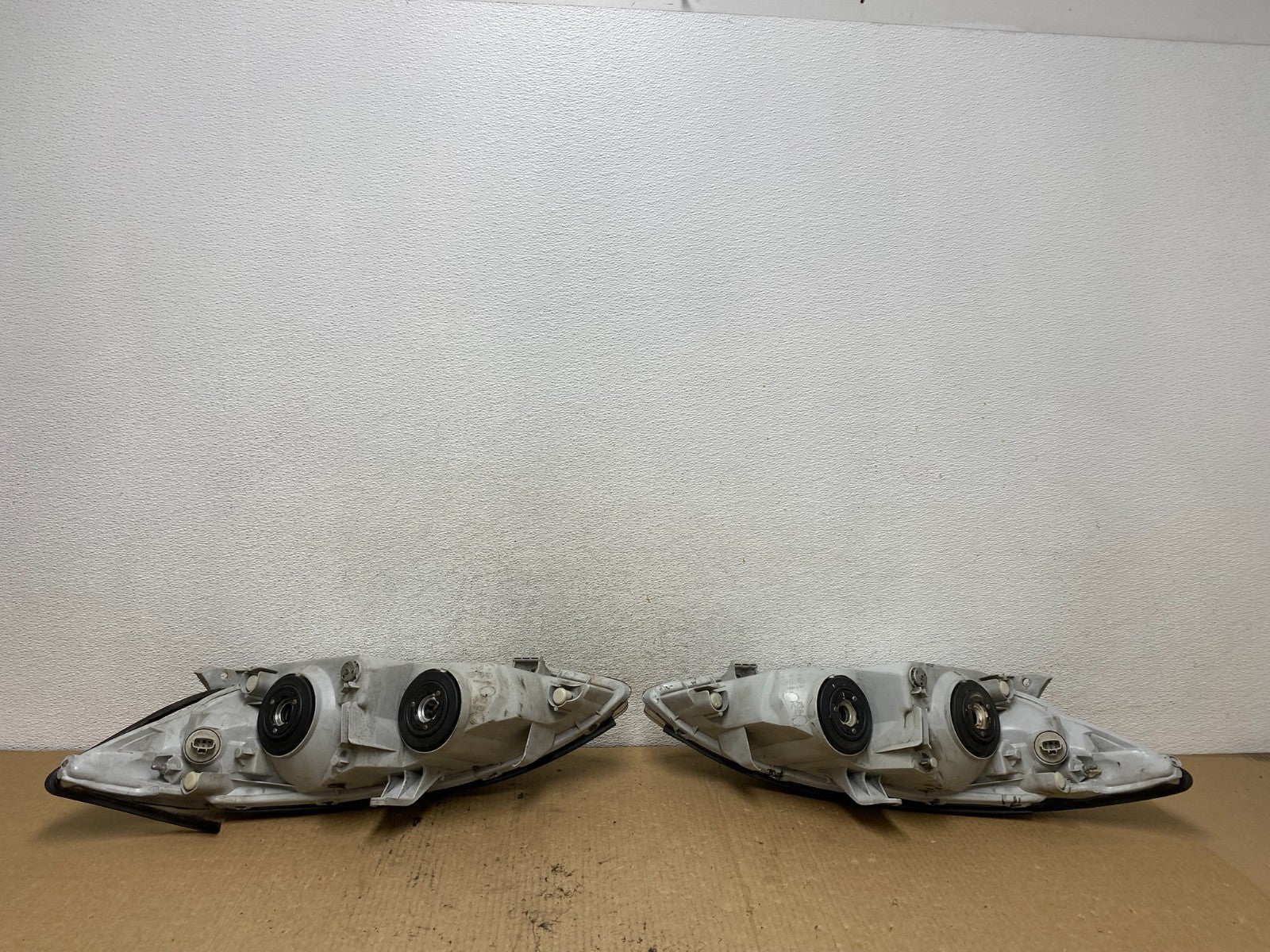 2002 2003 2004 Toyota Camry Left+Right Set Side Halogen Headlights AG2367 DW7