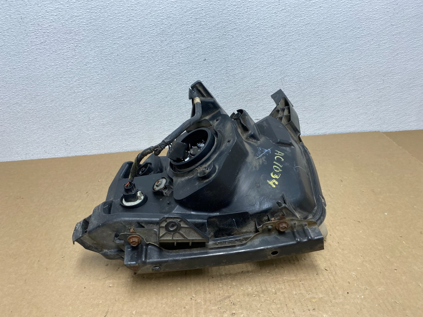 2003 to 2006 Honda Element Right Passenger Rh Side Headlight Oem AC1034 DW7