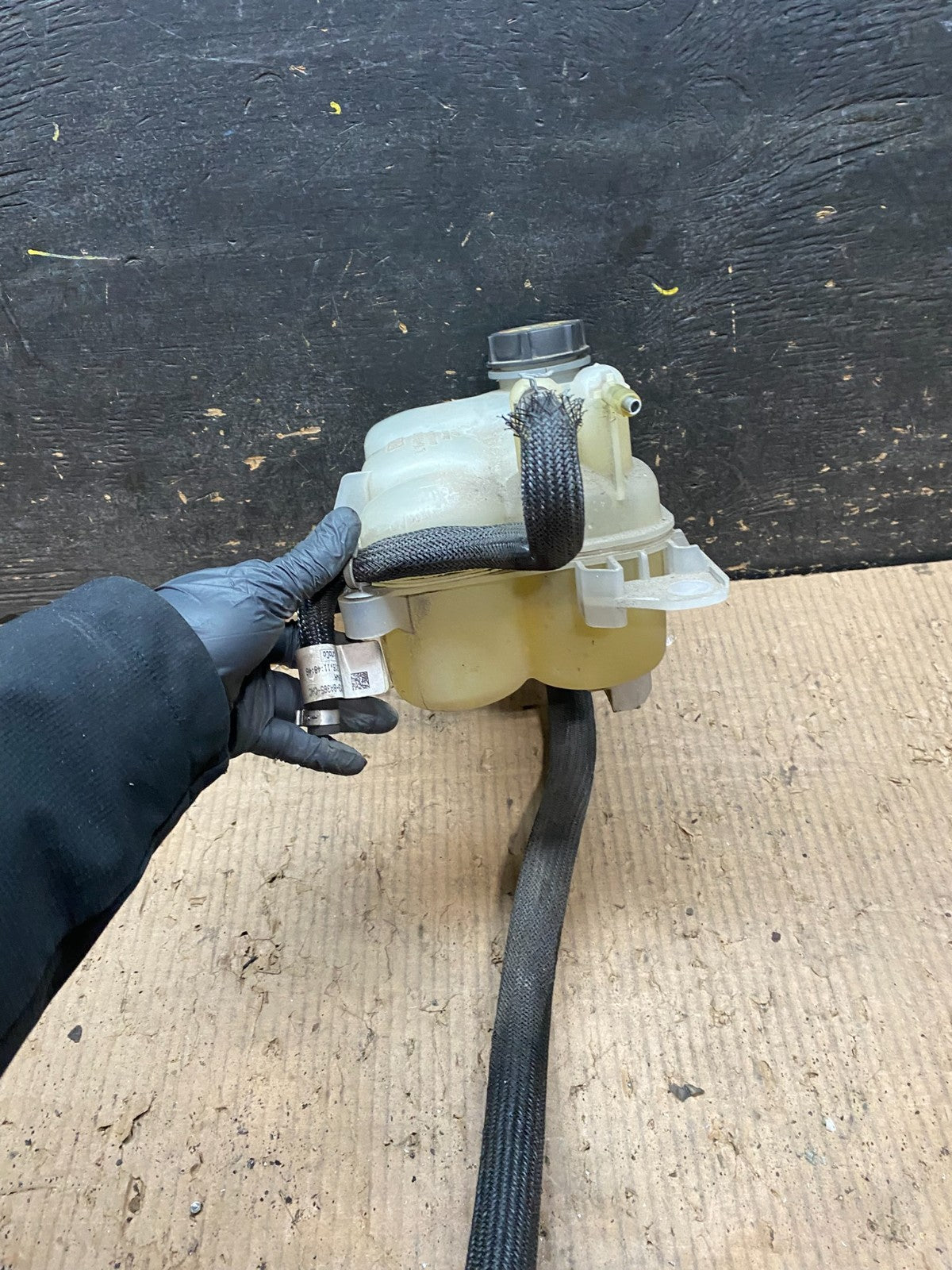 2020-2023 Ford Explorer Radiator Coolant Recovery Bootle Tank  x0250 DG2