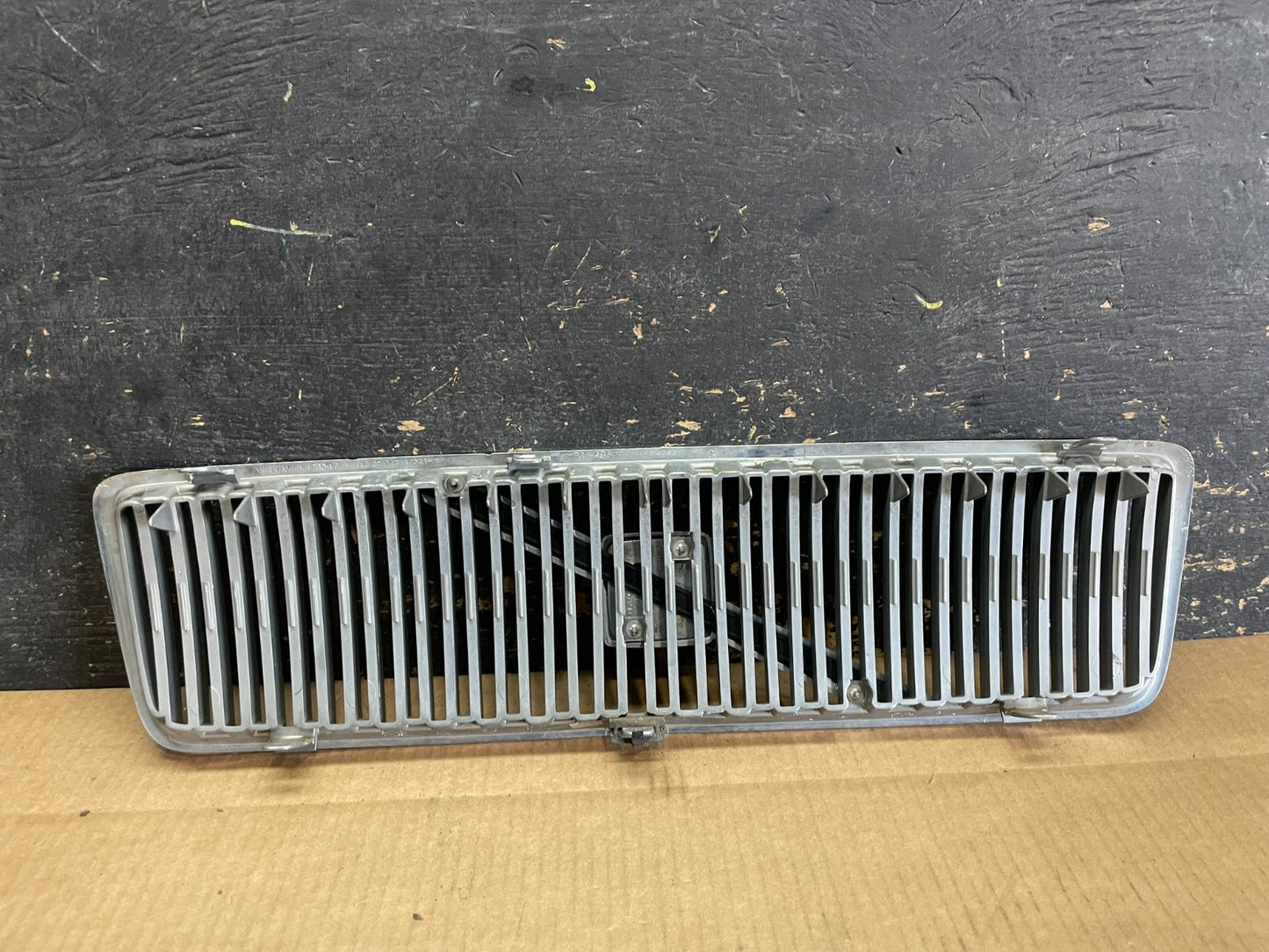 1999 to 2003 Volvo S80 Front Upper Grill Grille OEM AA9083 DG4