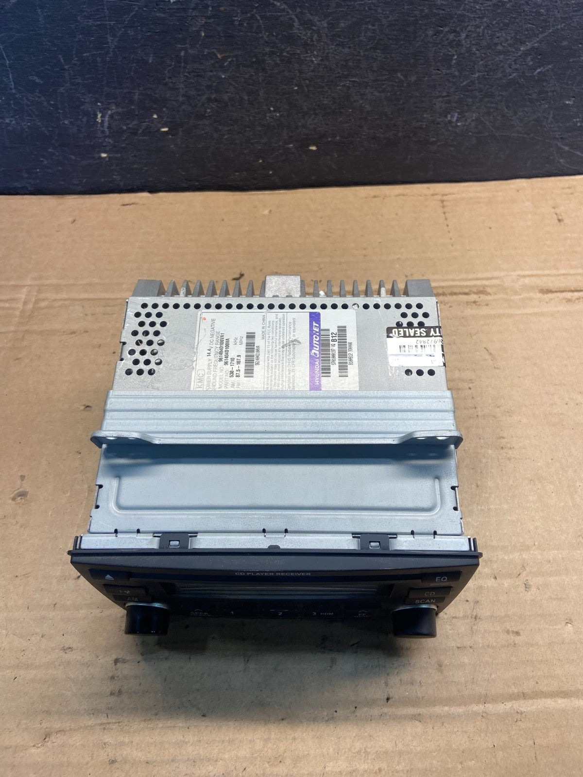 2006 - 2008 Kia Sedona Entourage Radio Stereo Receiver AM FM CD Player AE2520 DG3