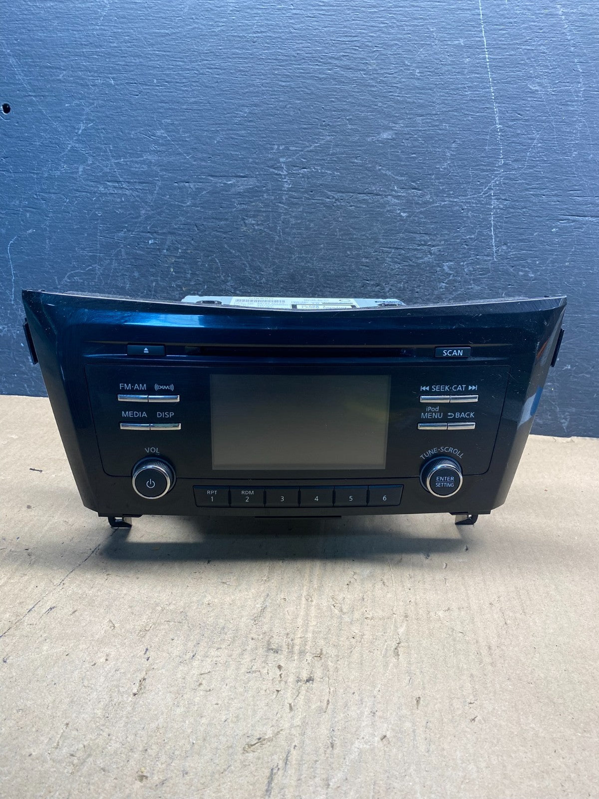 2017 to 2019 Nissan Rogue AM FM XM Radio CD Player Screen Receiver AE7820 DW0