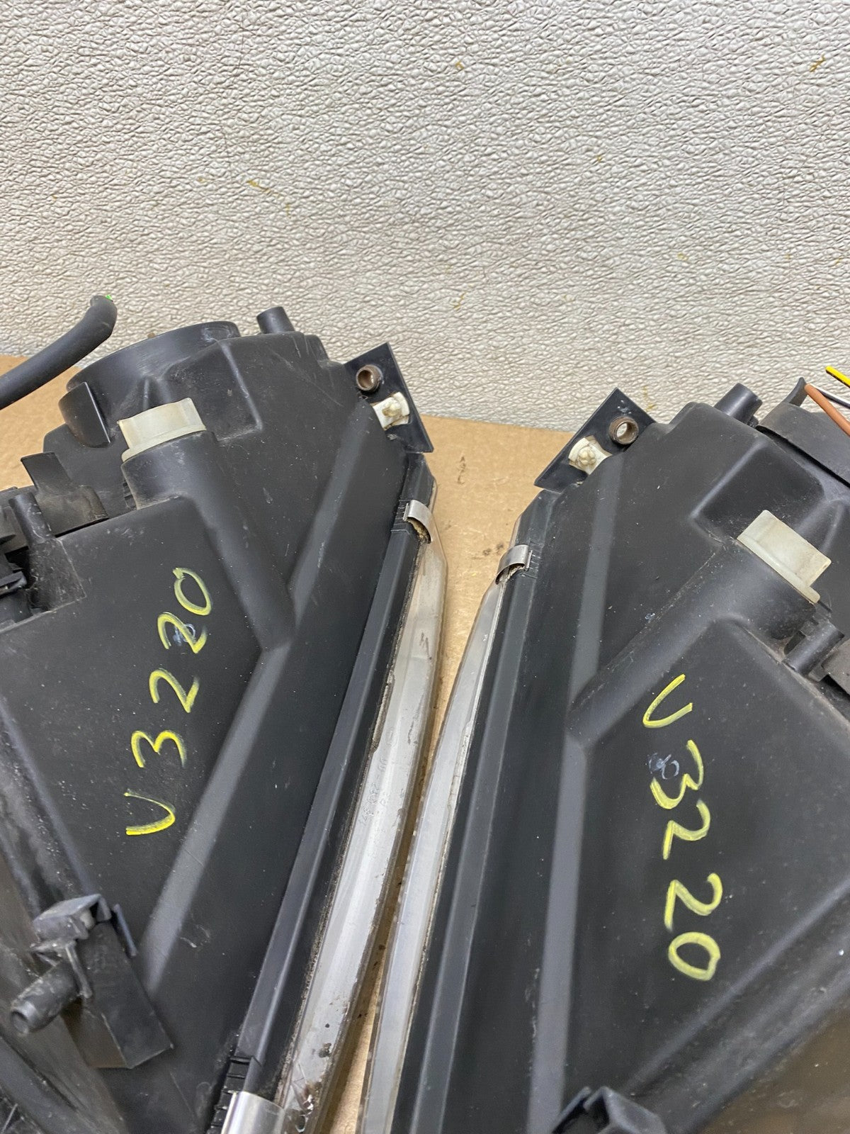 1998 to 2001 Volkswagen Passat Left+Right Side Headlights OEM V3220 DW11