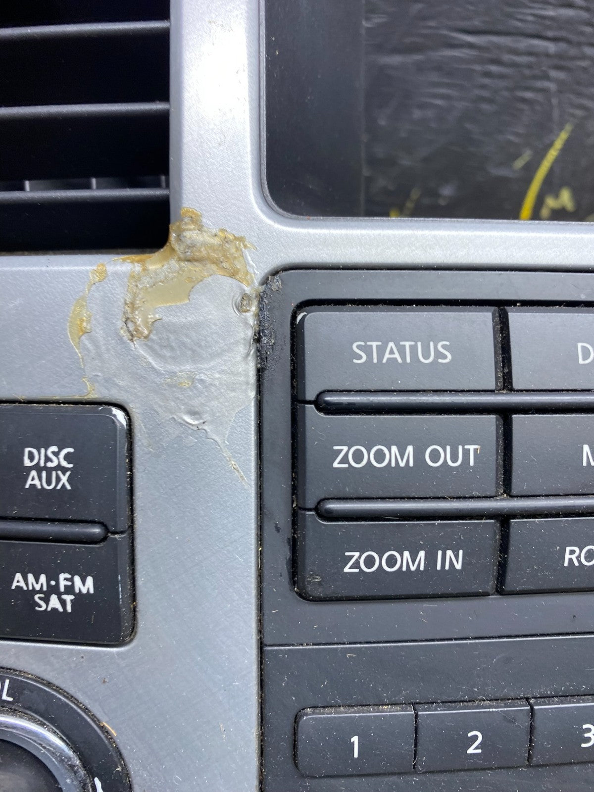 2008 to 2010 Infiniti QX56 Radio Player Climate Control Panel Bezel Y7829 DG2